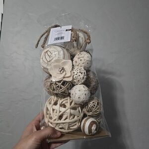 Decorative Balls‎
